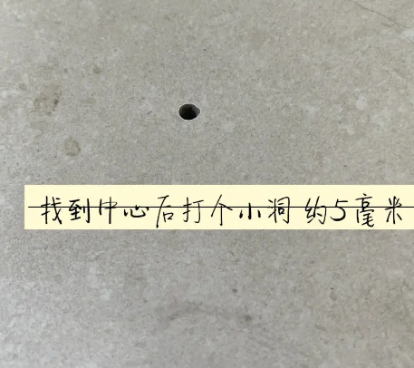 汤原瓷砖空鼓维修公司专业解答在瓷砖铺贴过程中，如果砂料搅拌不均匀，将会带来以下问题